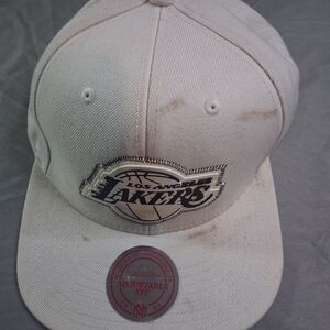 Mitchell & Ness White Lakers Cap